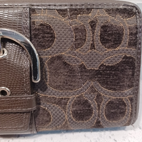 COACH Terry Cloth wallet - Picture 4 of 10